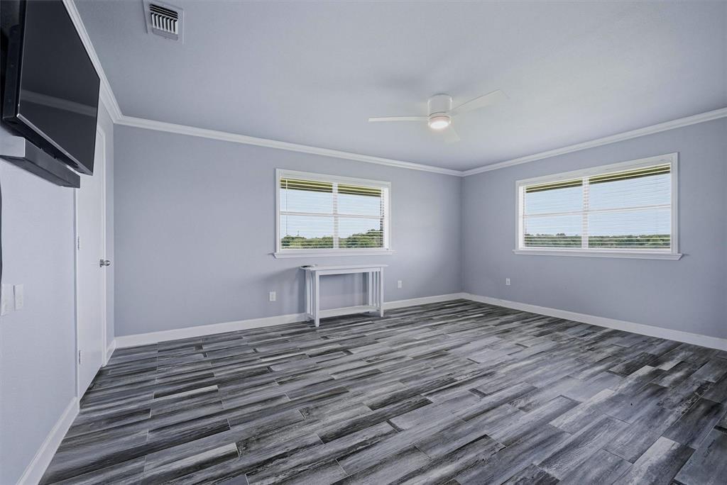 1861-1 Roland Road Whitesboro, TX 76273 - Photo 13 of 39 Great bedroom space - lots of light.