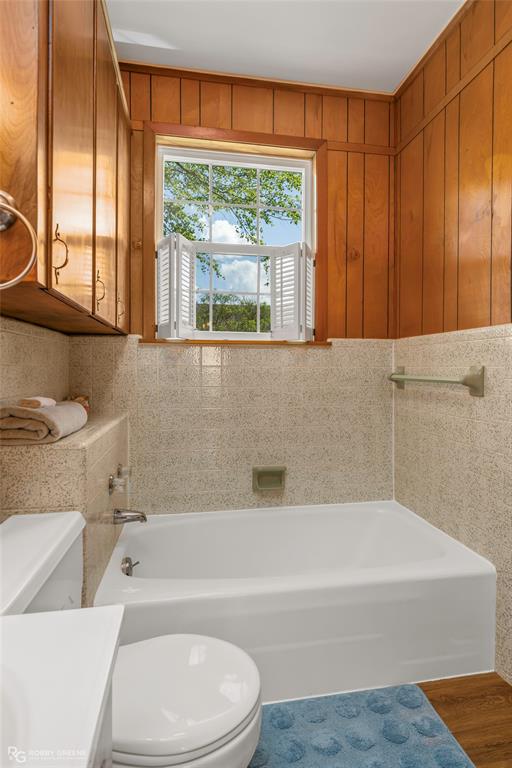104 3rd Street Northwest Springhill, LA 71075 - Photo 19 of 28 a bathroom with a sink a bathtub and next to a window