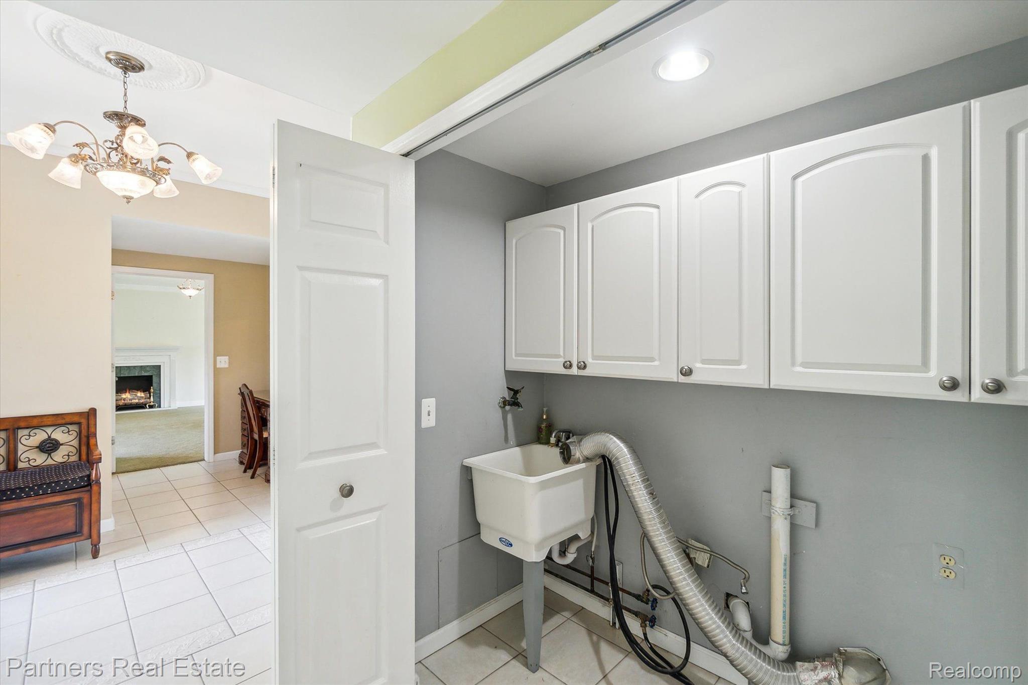 840 East Davis Road Howell, MI 48843 - Photo 26 of 50 First Floor Laundry