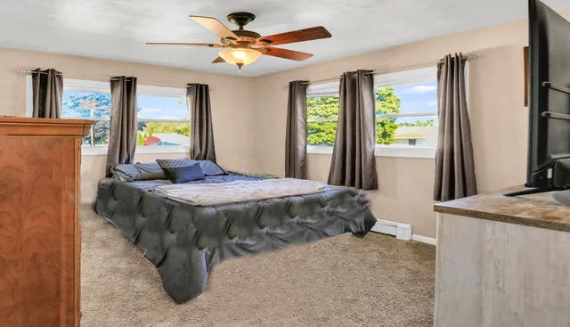 a picture of a black and white photo