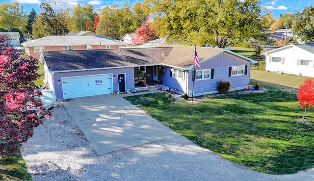 a view of a house with a backyard