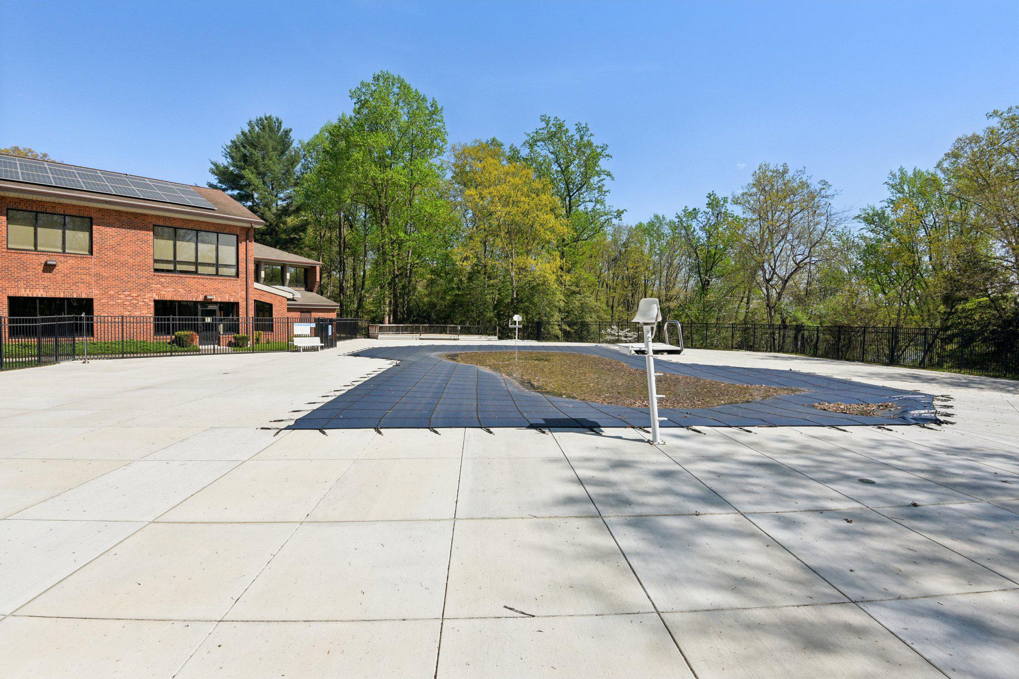 2576 Hidden Cove Road, Unit 154 Annapolis, MD 21401 - Photo 47 of 51 Outdoor Pool
