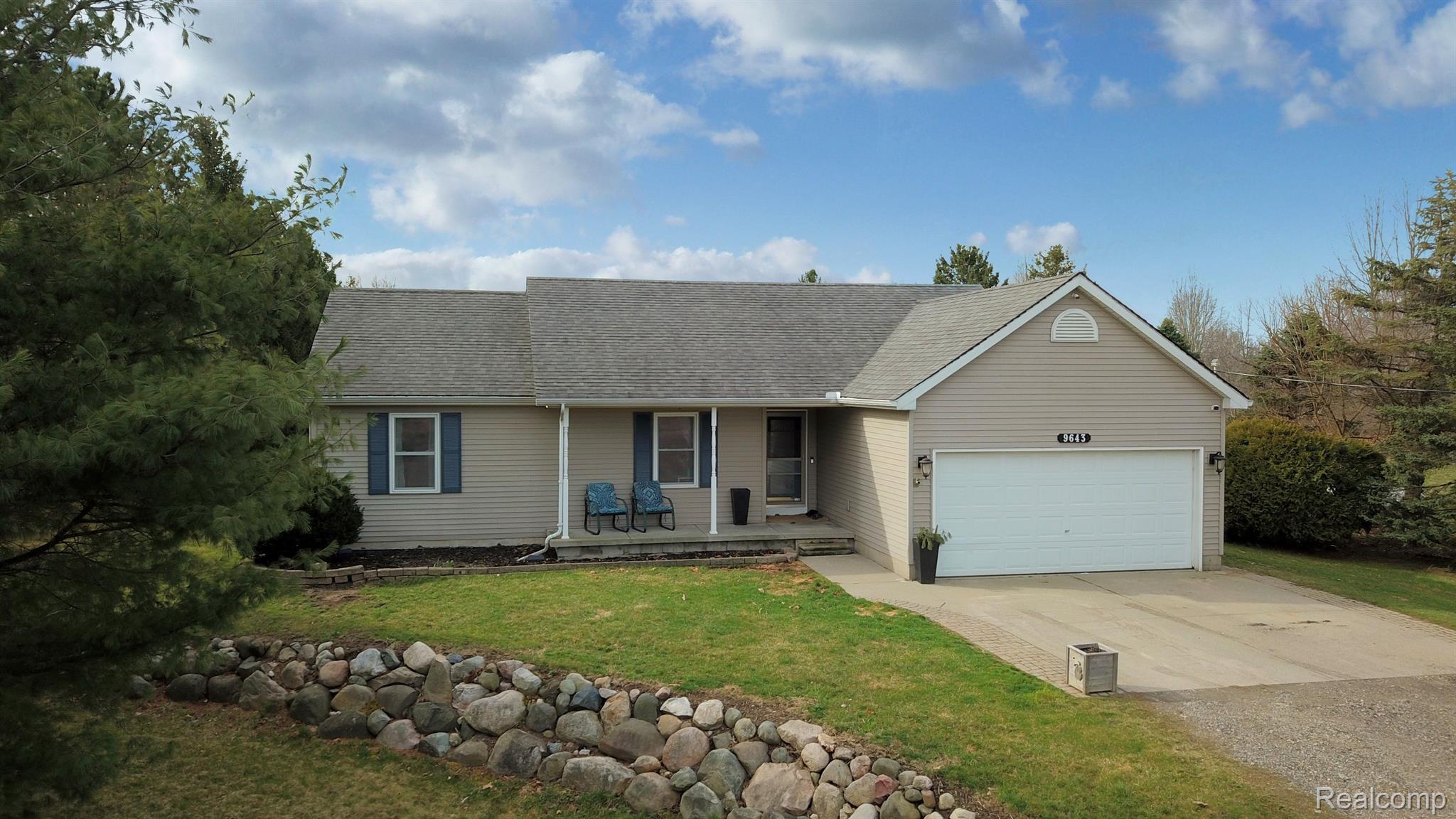 9643 Silver Lake Road Linden, MI 48451 - Photo 2 of 21 JenniferTremaine.com