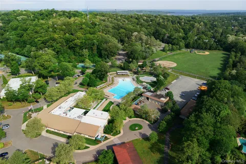 $2,699,000 | 12 Avon Lane, East Hills, NY 11577