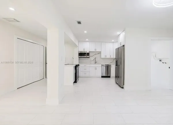 $4,000 | 865 West 72nd Place, Unit 865, Hialeah, FL 33014