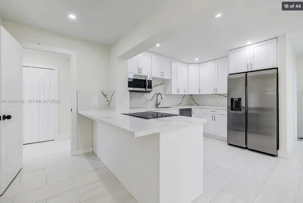 $4,000 | 865 West 72nd Place, Unit 865, Hialeah, FL 33014