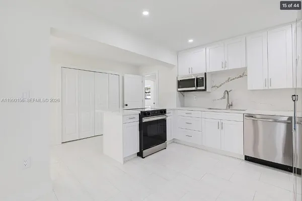 $4,000 | 865 West 72nd Place, Unit 865, Hialeah, FL 33014