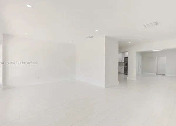 $4,000 | 865 West 72nd Place, Unit 865, Hialeah, FL 33014