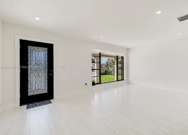 $4,000 | 865 West 72nd Place, Unit 865, Hialeah, FL 33014