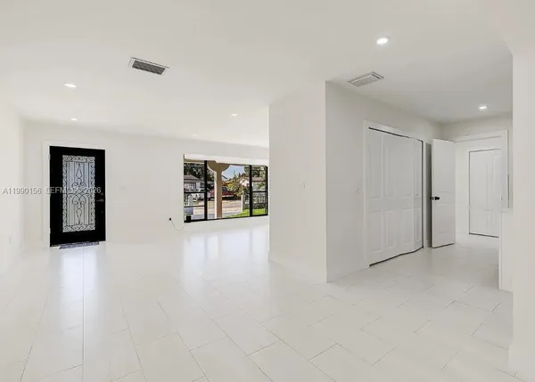 $4,000 | 865 West 72nd Place, Unit 865, Hialeah, FL 33014