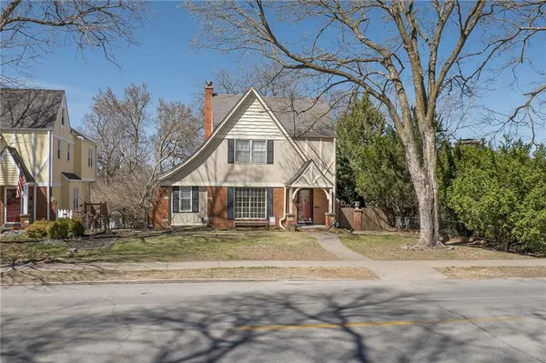 $299,900 | 2004 Ashland Avenue, St. Joseph, MO 64506