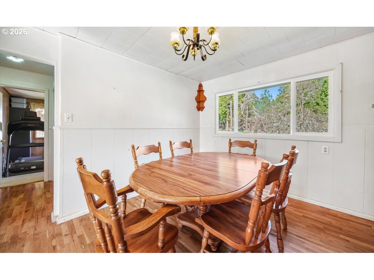 331 Hobbs Lane Glendale, OR 97442 - Photo 11 of 45