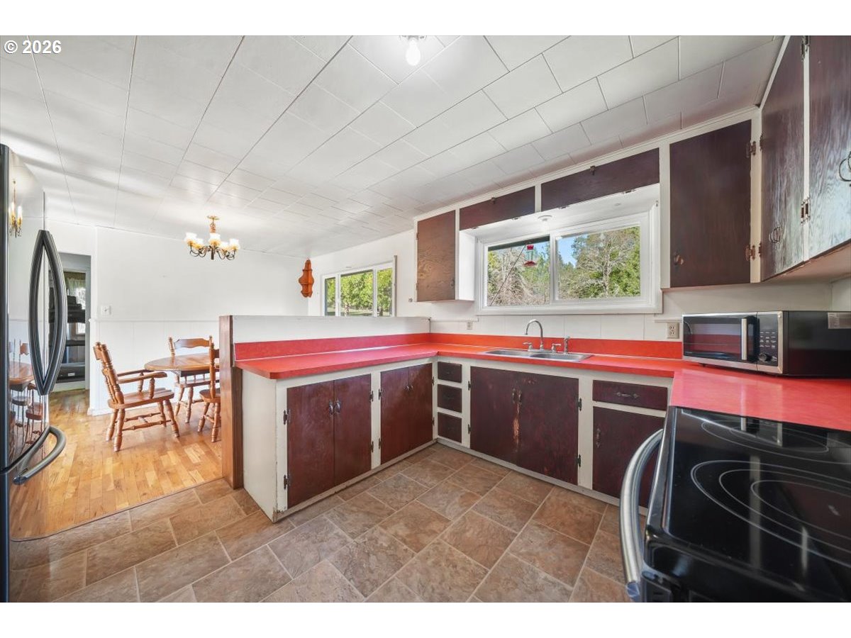 331 Hobbs Lane Glendale, OR 97442 - Photo 16 of 45