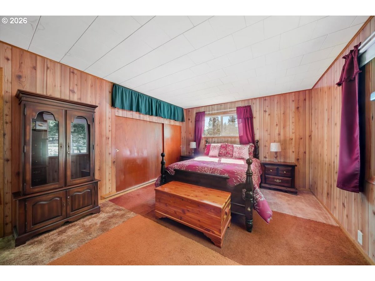 331 Hobbs Lane Glendale, OR 97442 - Photo 19 of 45 Owner's Suite Bedroom