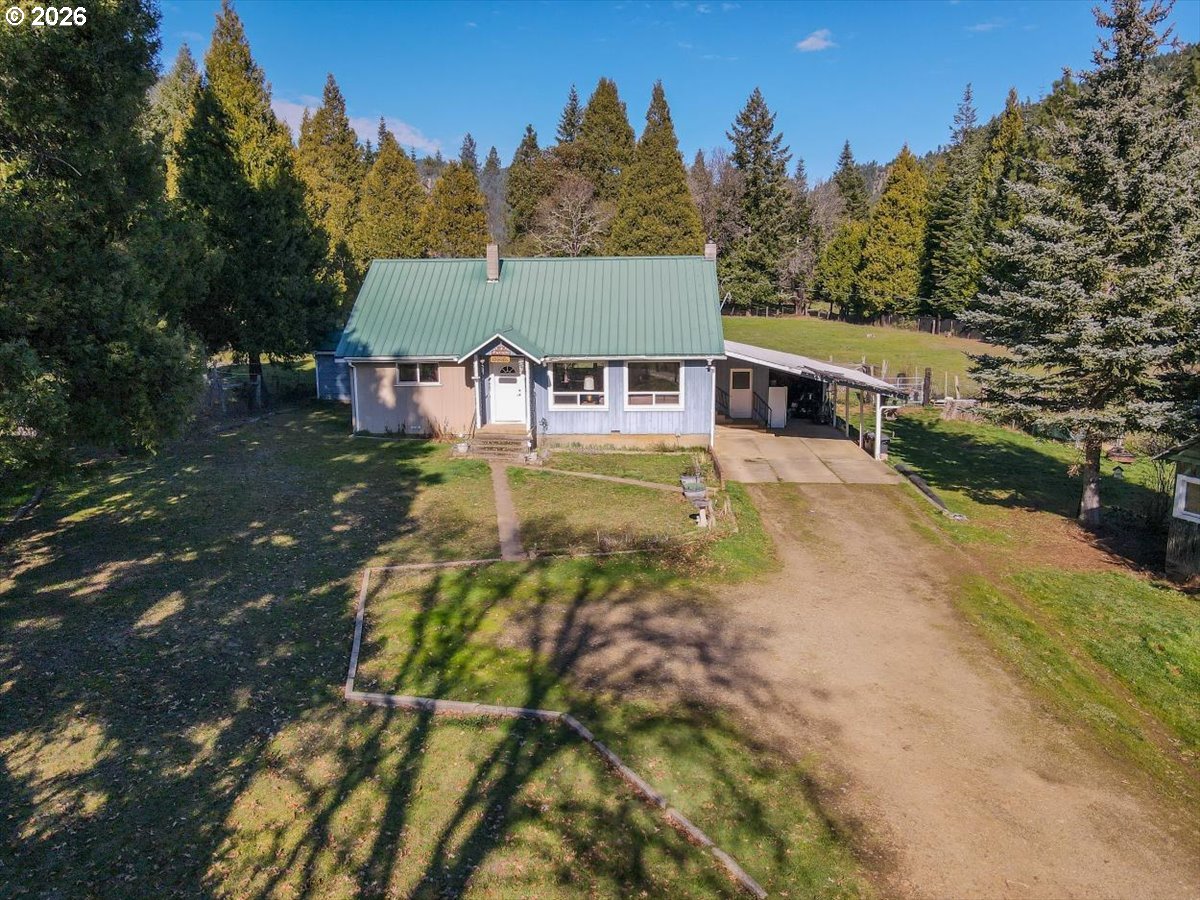 331 Hobbs Lane Glendale, OR 97442 - Photo 2 of 45