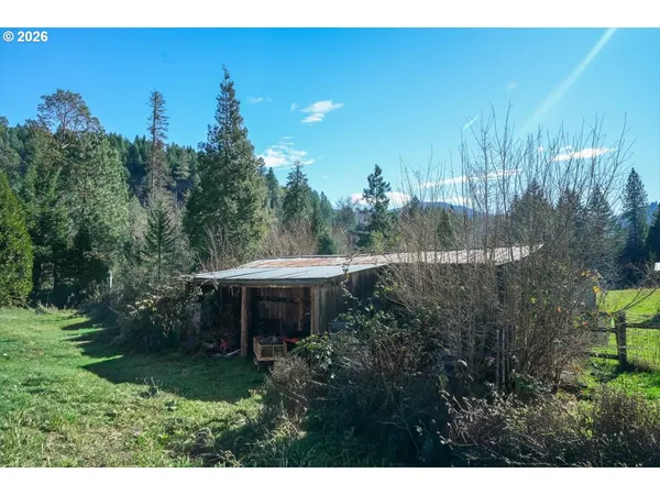 $314,900 | 331 Hobbs Lane, Glendale, OR 97442