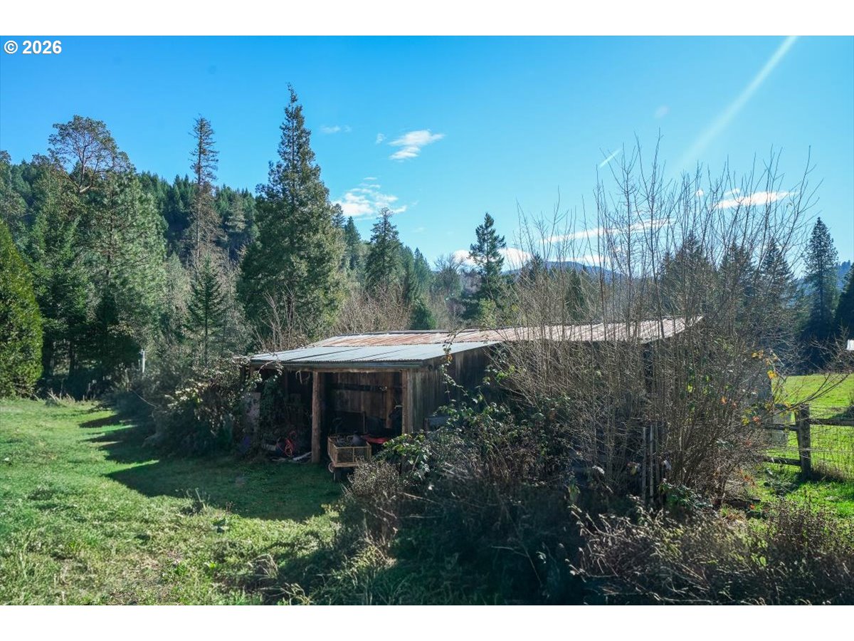 331 Hobbs Lane Glendale, OR 97442 - Photo 33 of 45