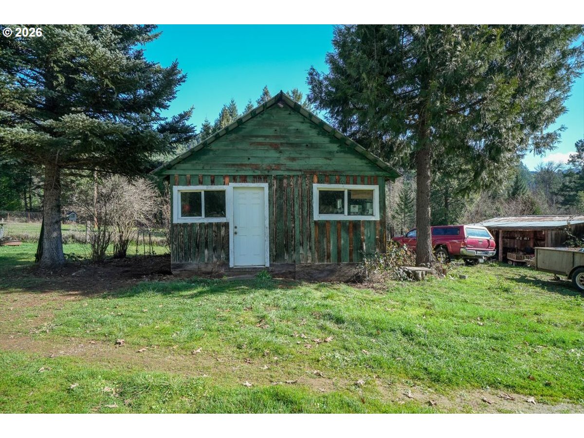 331 Hobbs Lane Glendale, OR 97442 - Photo 34 of 45 Workshop