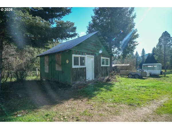 $314,900 | 331 Hobbs Lane, Glendale, OR 97442