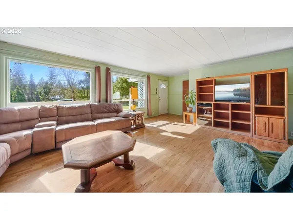 $314,900 | 331 Hobbs Lane, Glendale, OR 97442