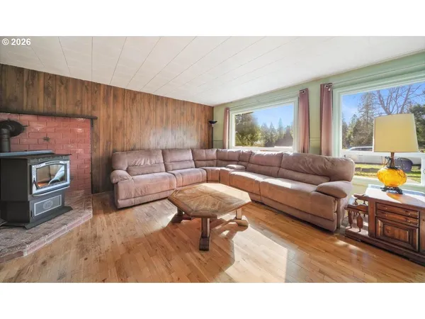 $314,900 | 331 Hobbs Lane, Glendale, OR 97442