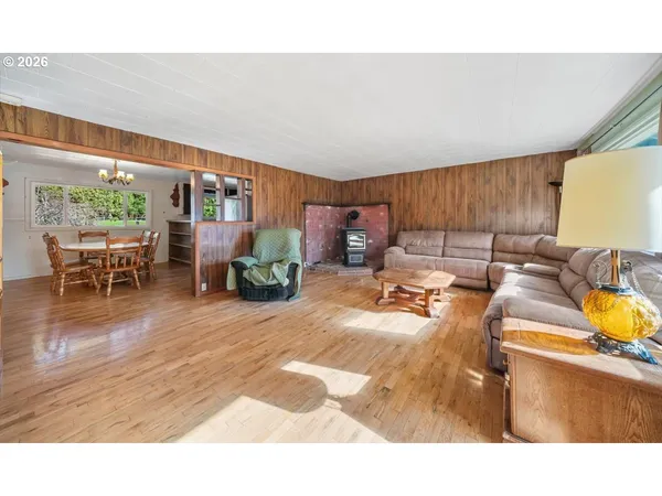 $314,900 | 331 Hobbs Lane, Glendale, OR 97442