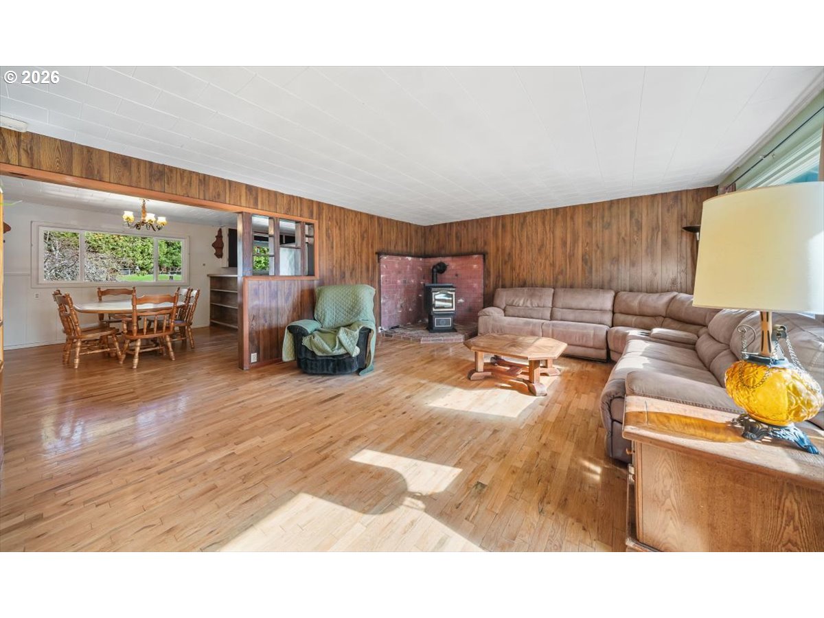 331 Hobbs Lane Glendale, OR 97442 - Photo 10 of 45