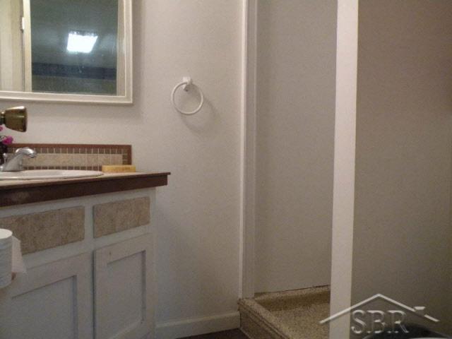 8720 Ederer Road Saginaw, MI 48609 - Photo 8 of 14 20106135-7.JPG