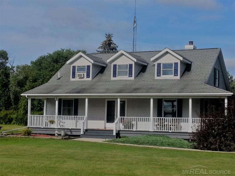 6734 Black River Road Croswell, MI 48422 - Photo 2 of 25 31329914-1.JPG
