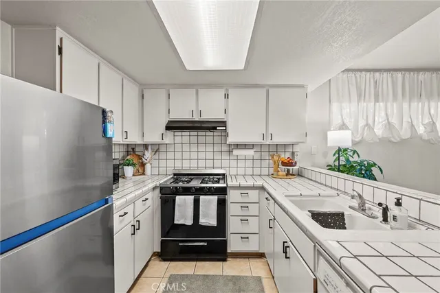 $360,000 | 18209 Sierra Highway, Unit 88, Canyon Country, CA 91351