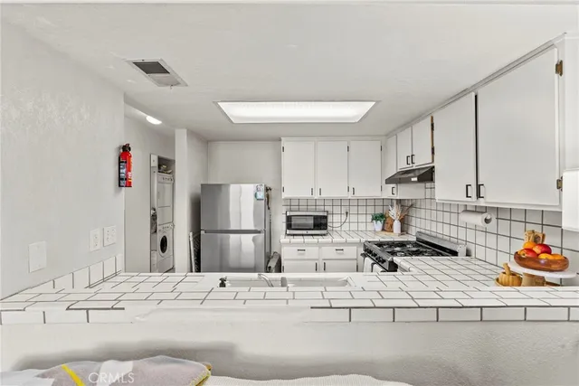 $360,000 | 18209 Sierra Highway, Unit 88, Canyon Country, CA 91351