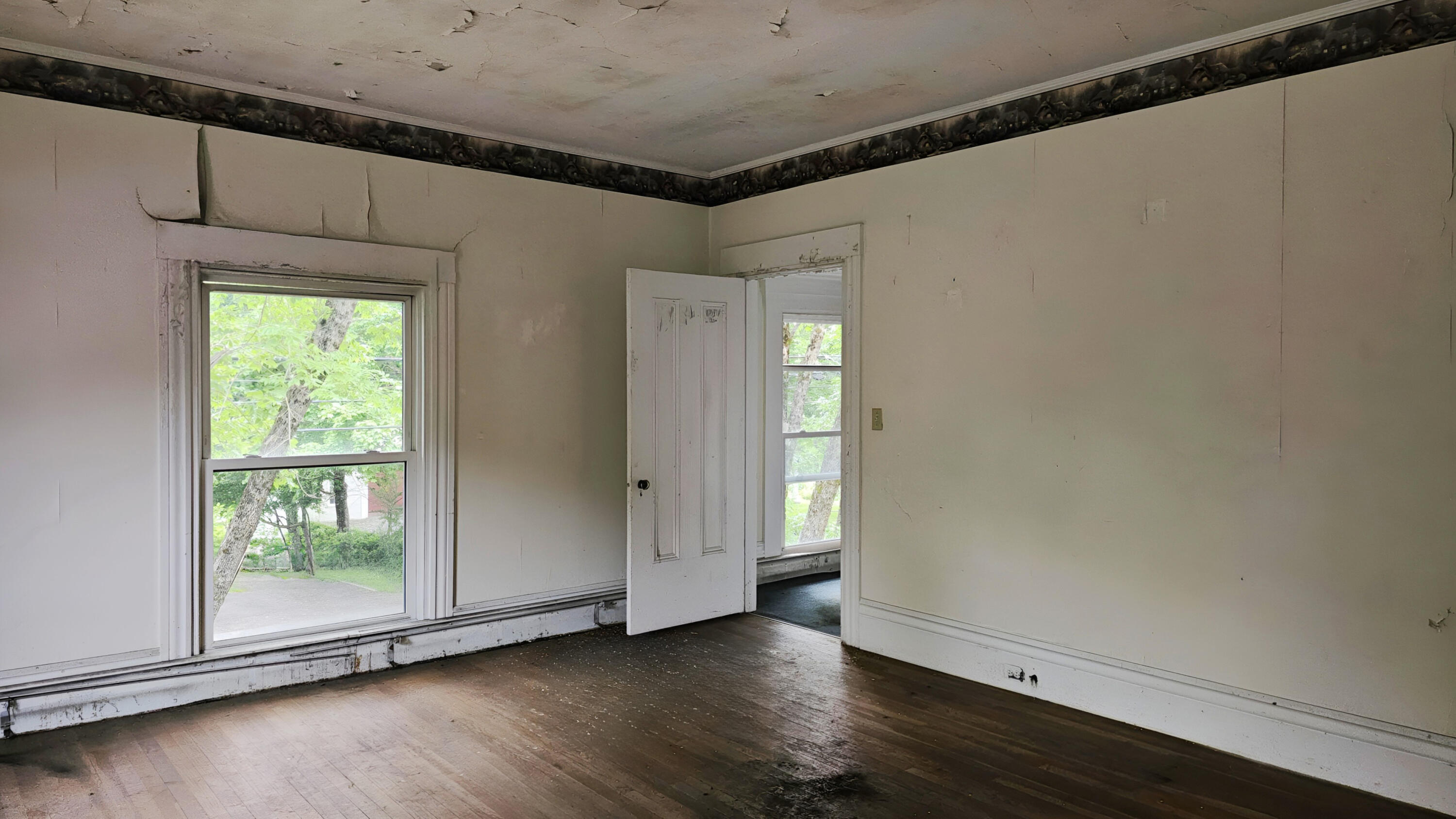 85 Main Street Thomaston, ME 04861 - Photo 22 of 58 20260630_180351