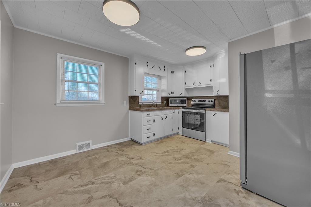 3579 Sparta Road North Wilkesboro, NC 28659 - Photo 7 of 33