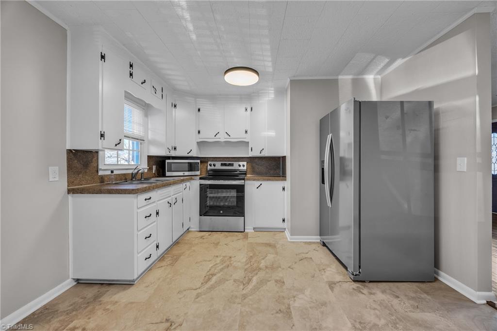 3579 Sparta Road North Wilkesboro, NC 28659 - Photo 8 of 33