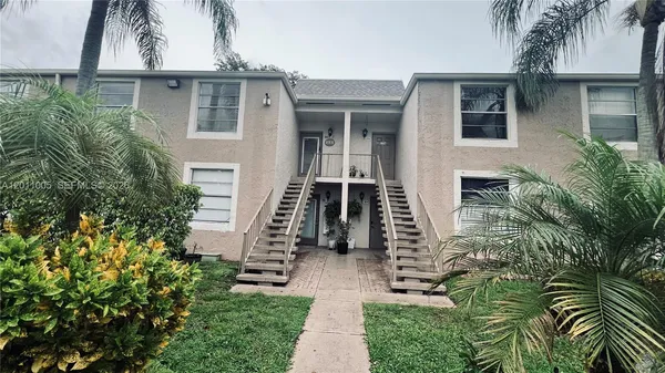 $1,900 | 1020 Northwest 80th Avenue, Unit 203, Margate, FL 33063