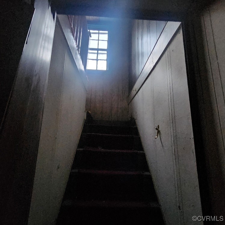 116 Ruffin Street Emporia, VA 23847 - Photo 18 of 23 View of stairs