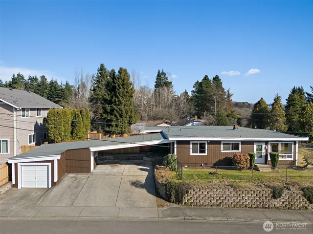 a view of a house with a big yard