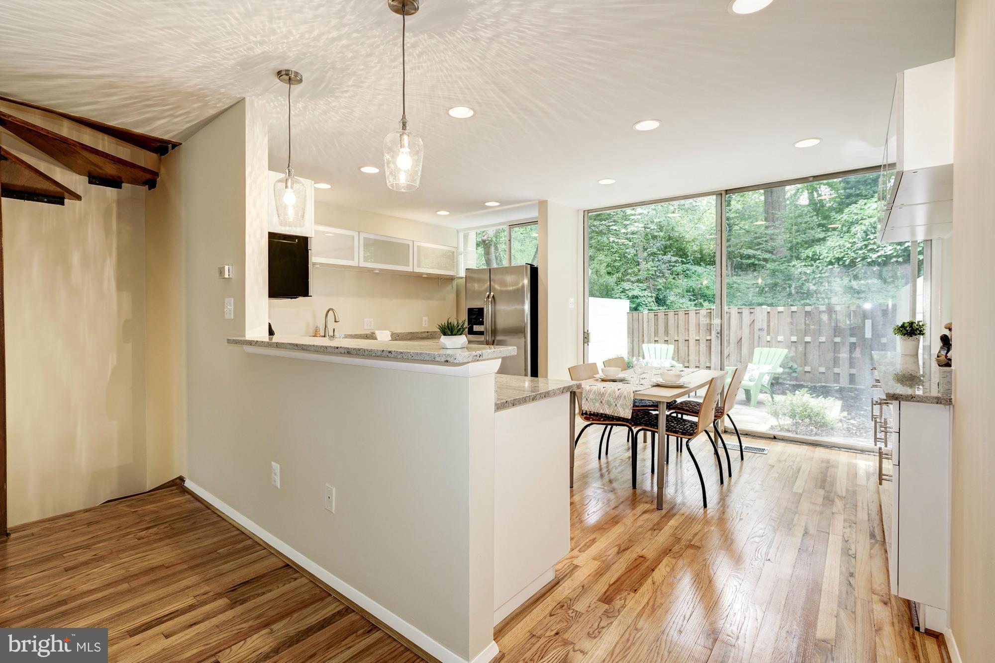 11515 Hickory Cluster Reston, VA 20190 - Photo 3 of 29 Interior (General)