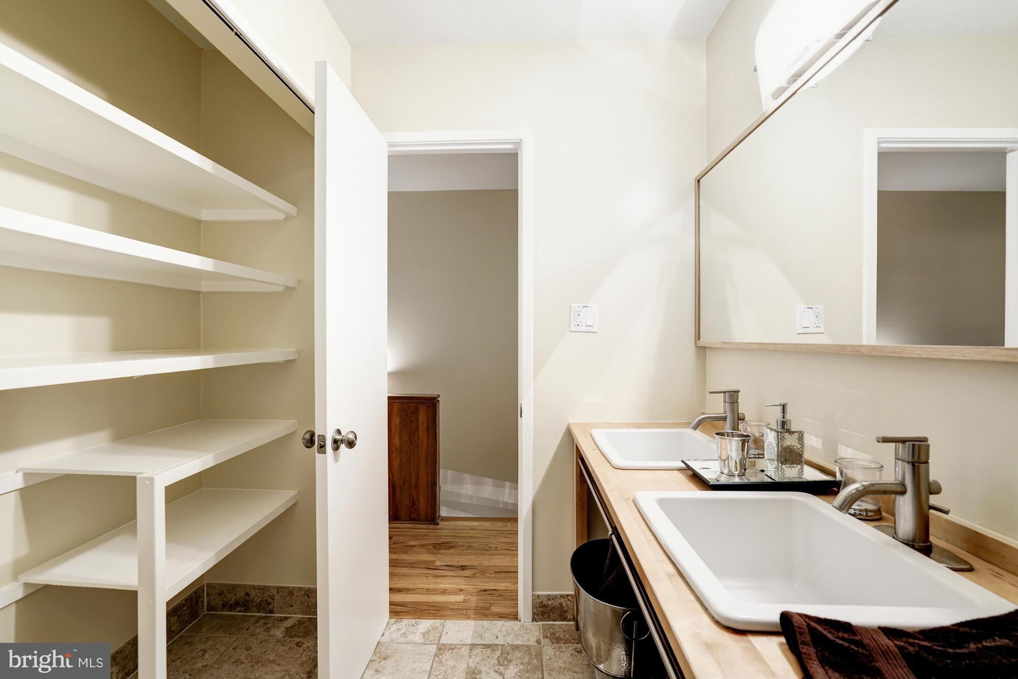 11515 Hickory Cluster Reston, VA 20190 - Photo 21 of 29 Interior (General)
