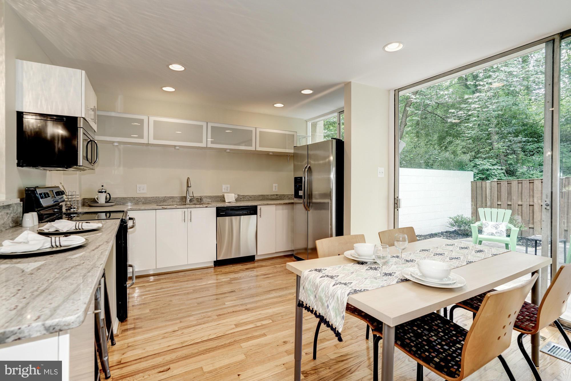 11515 Hickory Cluster Reston, VA 20190 - Photo 4 of 29 Interior (General)