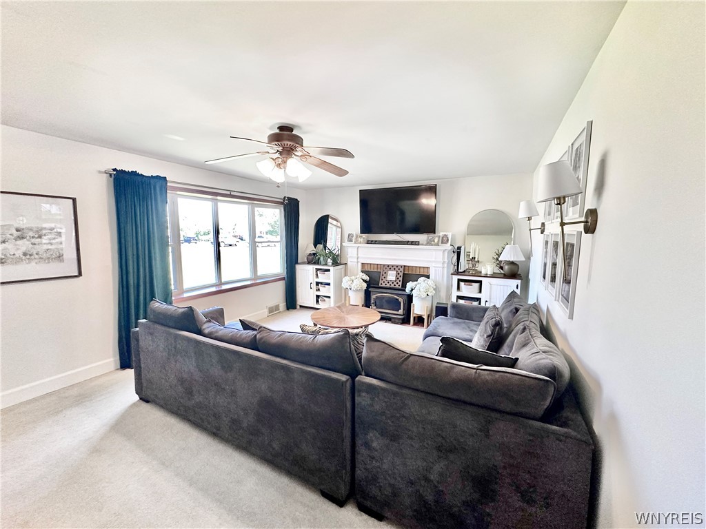 2255 Berg Road West Seneca, NY 14224 - Photo 11 of 41 Living room