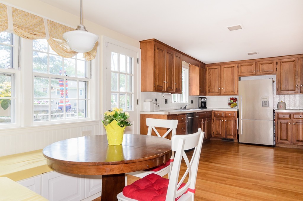 31 Haven Road Wellesley, MA 02481 - Photo 3 of 22 a table and chairs in a kitchen