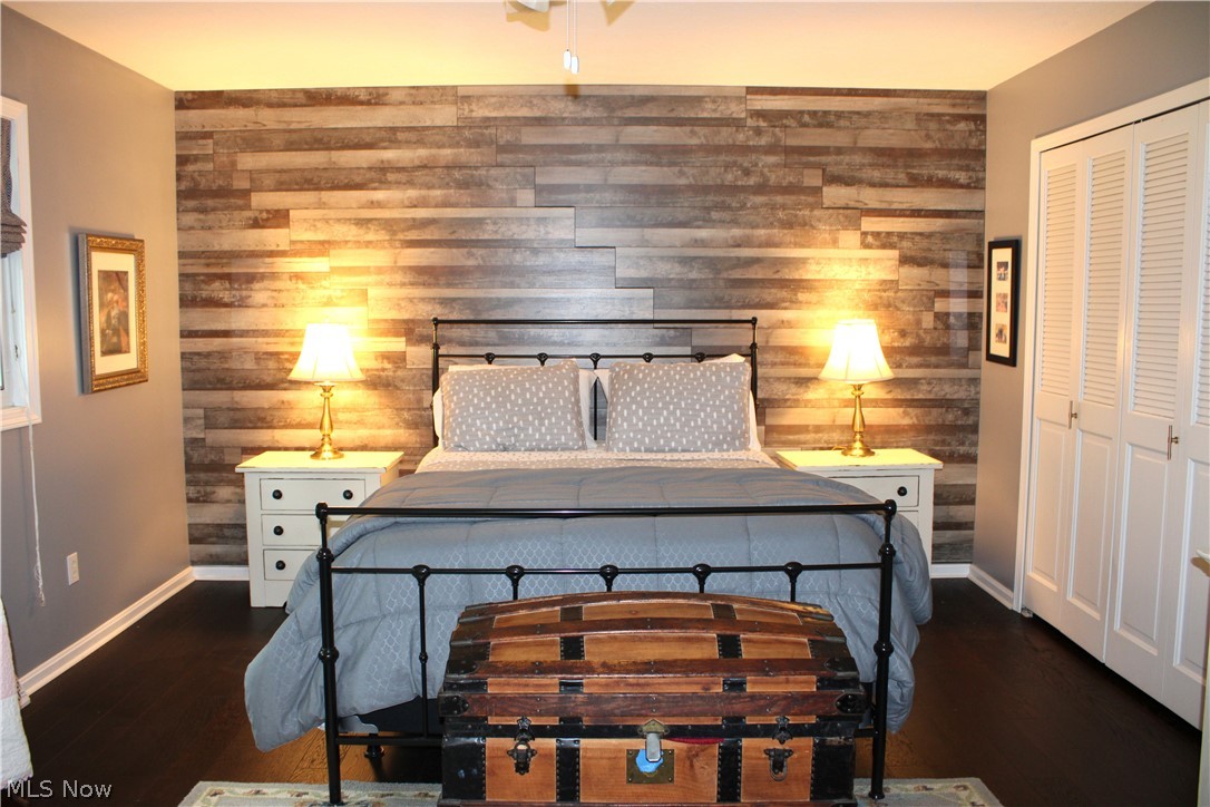 5547 River Styx Road Medina, OH 44256 - Photo 26 of 45 Accent wall featuring horizontally laid wood planks
