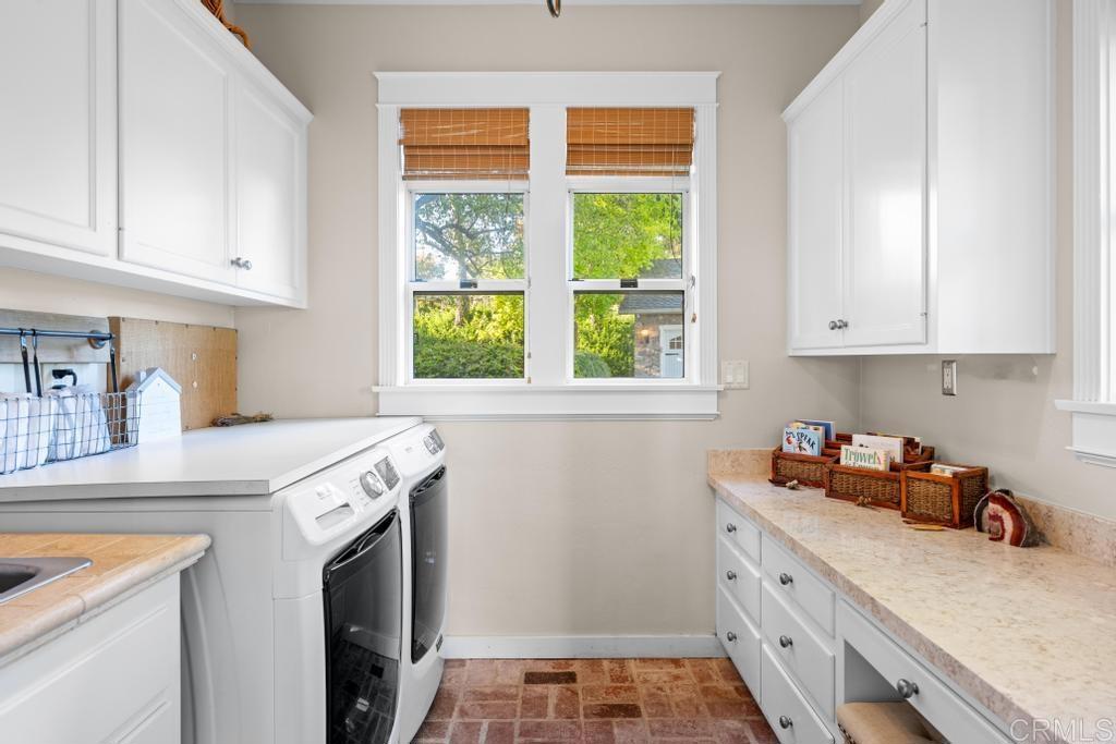 3192 Los Alisos Drive Fallbrook, CA 92028 - Photo 17 of 70 laundry room