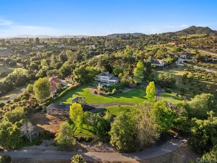 $1,898,747 | 3192 Los Alisos Drive, Fallbrook, CA 92028