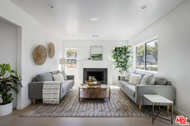 $898,000 | 4918 10th Avenue, Los Angeles, CA 90043