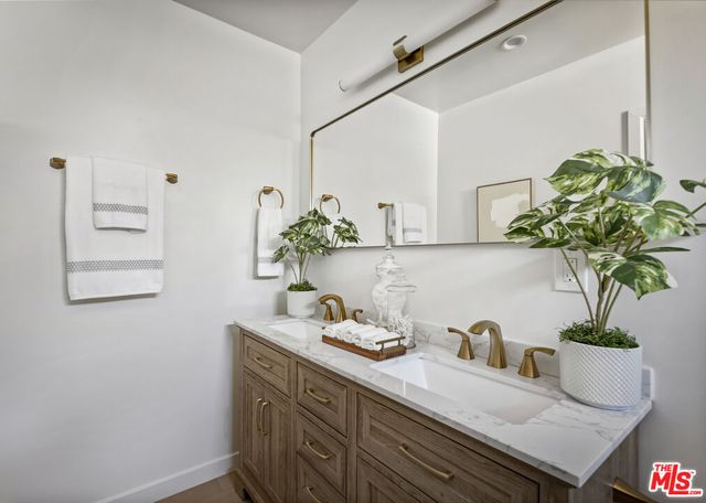 $898,000 | 4918 10th Avenue, Los Angeles, CA 90043