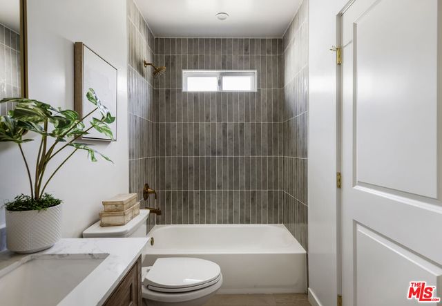 $898,000 | 4918 10th Avenue, Los Angeles, CA 90043