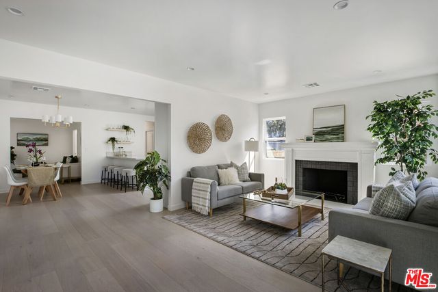 $898,000 | 4918 10th Avenue, Los Angeles, CA 90043