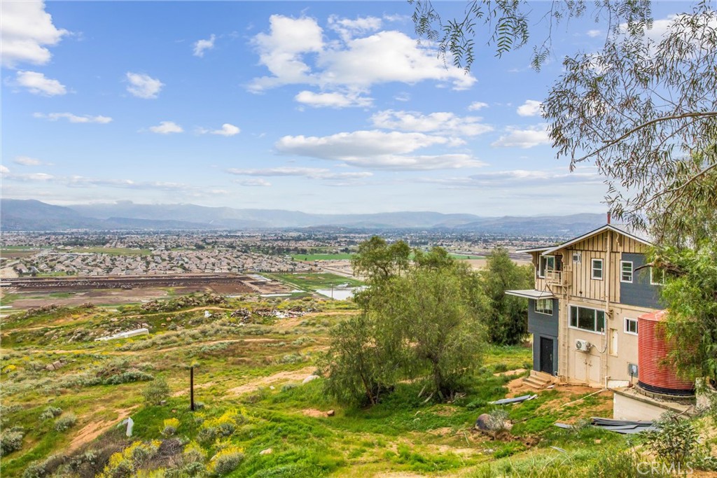 23255 Warren Road San Jacinto, CA 92582 - Photo 42 of 56 a view of a city with an ocean